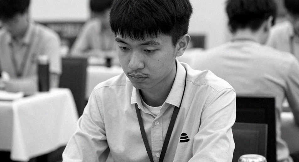 Benko Gambit or Fritz 20? A Review With a Split Identity